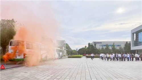 人人讲安全 个个会应急|E世博官网科技园班车自燃事故应急演练圆满举行
